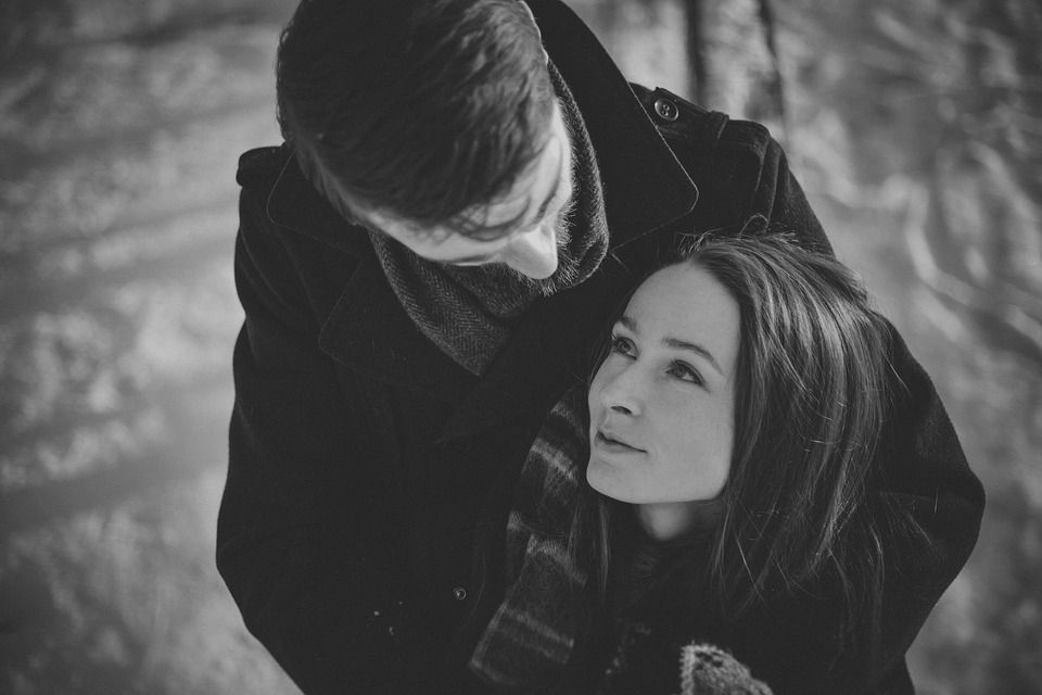 Körpersprache schüchterner mann Flirten Körpersprache